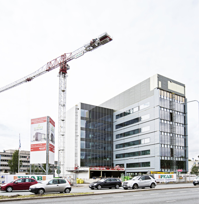 11 000 kerros­neliön Ultimes-toimisto­rakennus on liikenteellisesti oivalla paikalla Helsingin Pitäjänmäellä.
