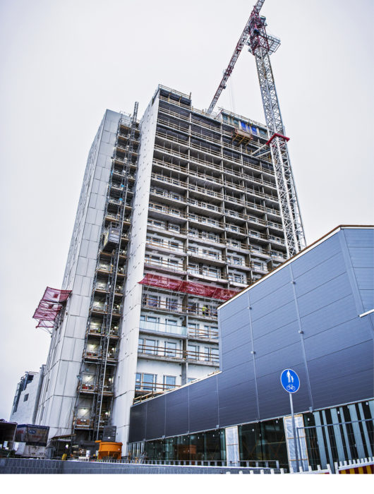 24-kerroksinen Niittyhuippu on osa laajaa rakennuskokonaisuutta, johon valmistuu ensi vuonna myös Niittykummun metroasema sekä 12-kerrok­- sinen Niittytori.